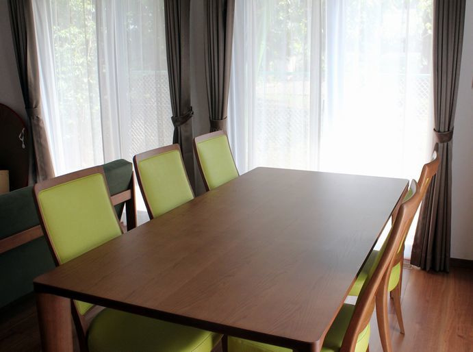 アイランドキッチンを使って広々調理できます