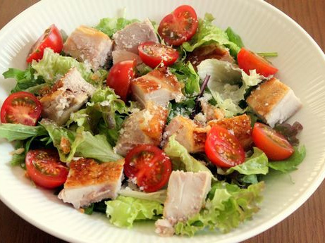 グリルチキンサラダ